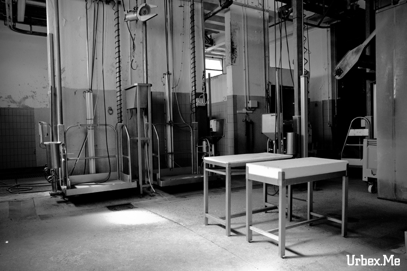 http://urbex.me/uploads/2011/images/1310669453_urbex_abattoir_10.jpg