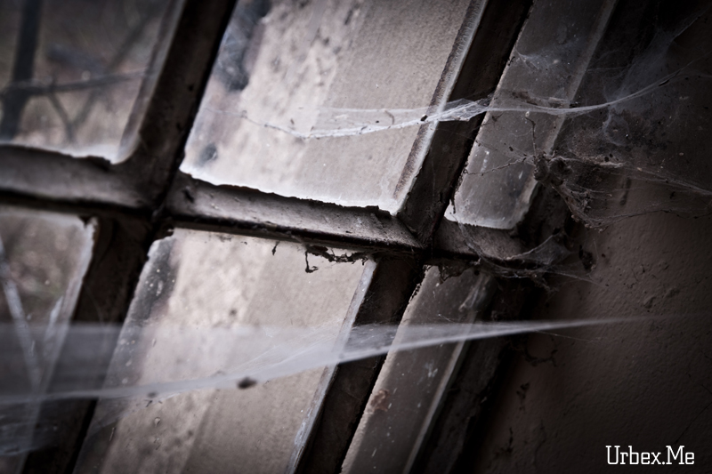 http://urbex.me/uploads/2011/images/1311846685_urbex_le_couvent_hante_11.jpg